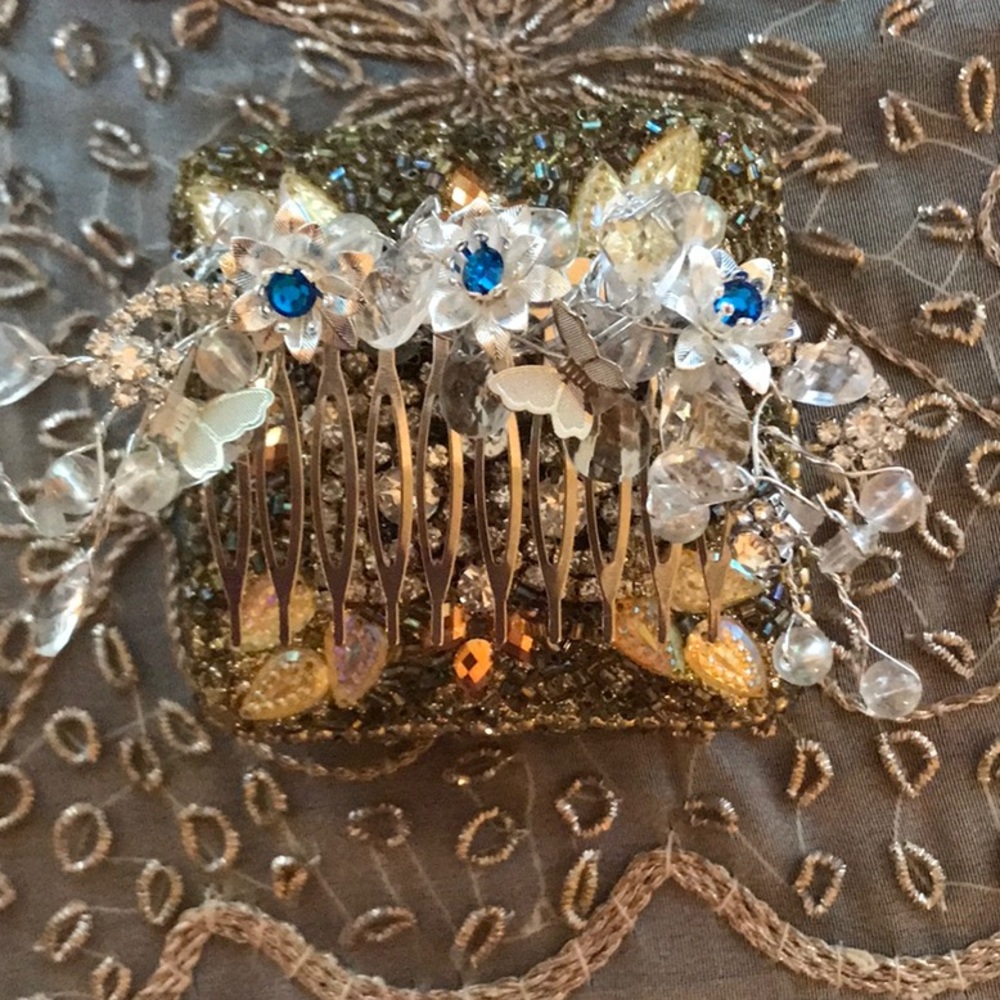 🦋7= Butterfly collection hair combs. (40% off)